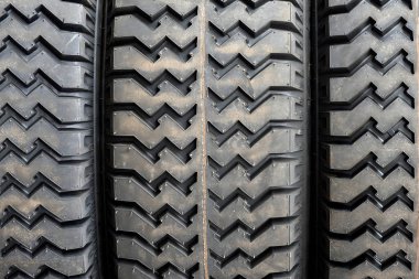 Büyük kamyon veya traktör tekerlekli