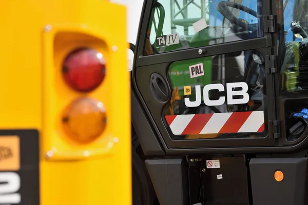 JCB veículo de equipamento pesado e logotipo — Fotografia de Stock