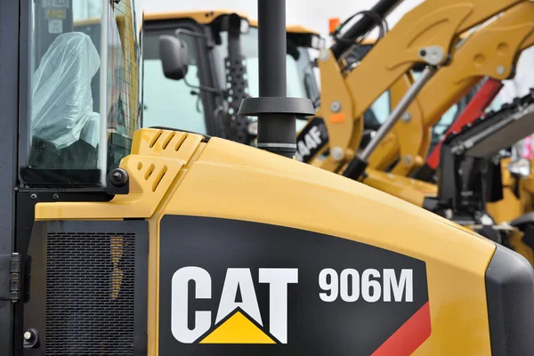 Caterpillar veículo de equipamentos pesados e logotipo — Fotografia de Stock