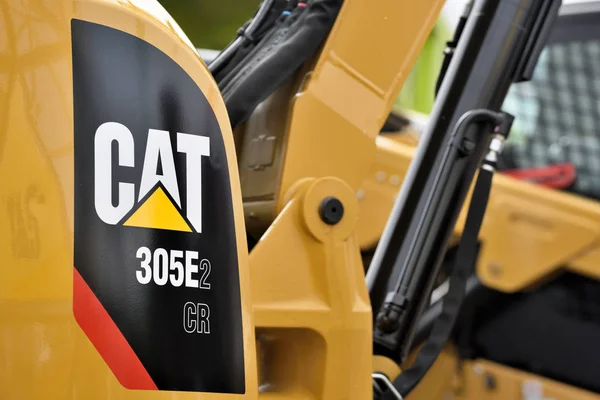 Caterpillar zware apparatuur voertuig en logo — Stockfoto