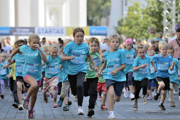 Vilnius maraton üzerinde çocuk koşucu