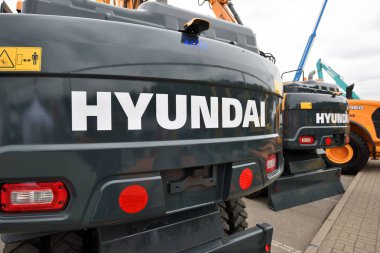 Hyundai ekskavatör ve logosu