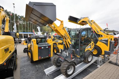 Gehl ekskavatör ve logosu