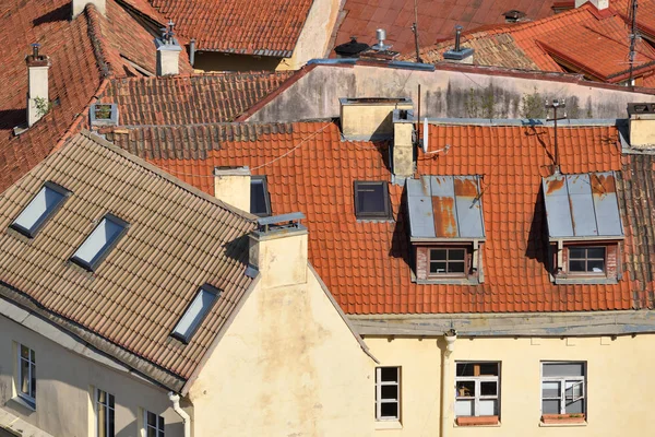 Stadens tak i Vilnius gamla stadsdel — Stockfoto