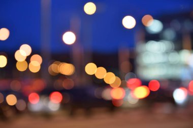 Odaklanmış, bulanık şehir görüntüsü.