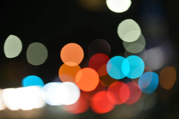Immagine sfocata e sfocata della città di notte — Foto Stock