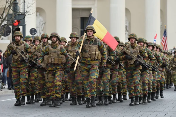 Soldaten bei Militärparade — Stockfoto