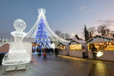 Vilnius 'taki Noel ağacı ve Noel pazarı