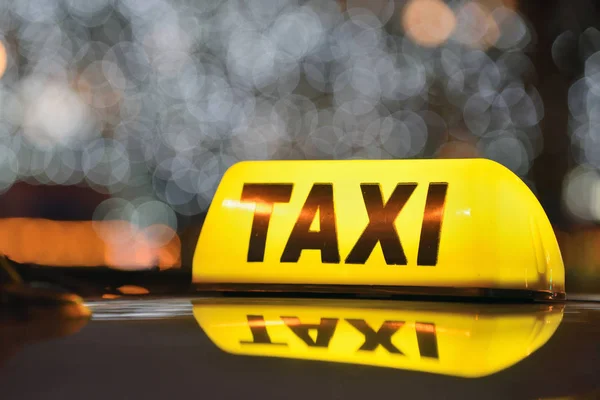 Señal de taxi amarillo — Foto de Stock