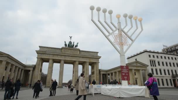 Berlijn December Hanukkah Menorah Bij Brandenburger Tor Berlijn December 2019 — Stockvideo