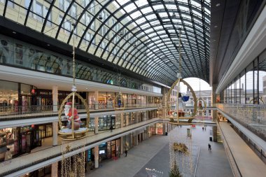 Berlin 'in yeni alışveriş merkezinin iç manzarası