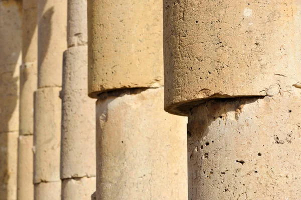 Στήλες Της Κατεστραμμένης Ελληνορωμαϊκής Πόλης Gerasa Στο Jerash Της Ιορδανίας — Φωτογραφία Αρχείου