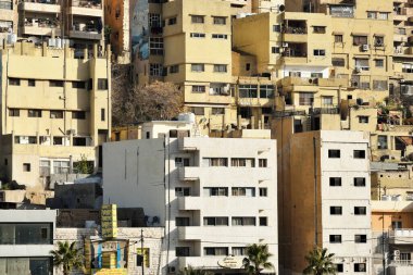 Amman, Jordan - 16 Şubat 2020. Ürdün 'ün Amman kentindeki yerleşim alanlarına bakın. Amman Ürdün 'ün başkenti ve en büyük şehridir..