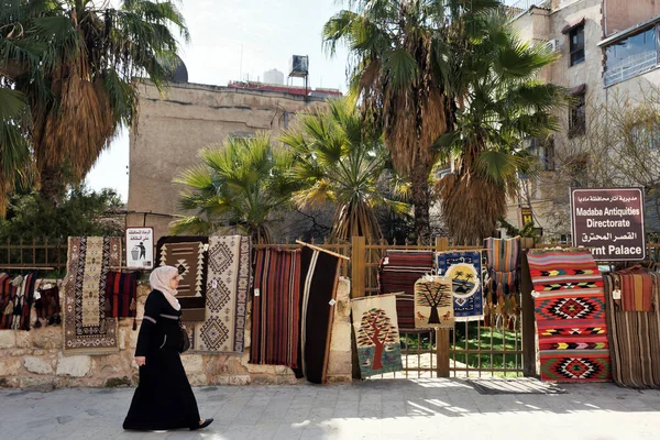 Madaba Jordanië Februari 2020 Ongeïdentificeerde Mensen Straat Van Madaba Jordanië — Stockfoto