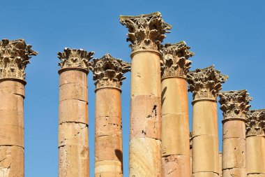 Ürdün 'ün Jerash kentindeki harabe Greko-Roma şehri Gerasa sütunları