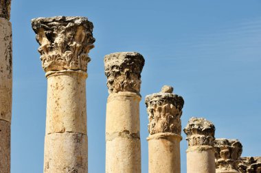 Ürdün 'ün Jerash kentindeki harabe Greko-Roma şehri Gerasa sütunları
