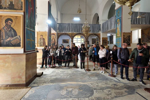 Madaba Jordanie Février 2020 Personnes Non Identifiées Dans Basilique Orthodoxe — Photo