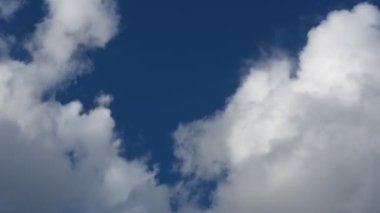 Bulutlar ve gökyüzü zaman ayarlı, Beyaz Bulutlar Mavi Gökyüzü, Bulutlar üzerinde uçmak