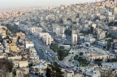 Amman, Jordan - 15 Şubat 2020. Ürdün 'ün Amman kentindeki yerleşim alanlarına bakın. Amman Ürdün 'ün başkenti ve en büyük şehridir..