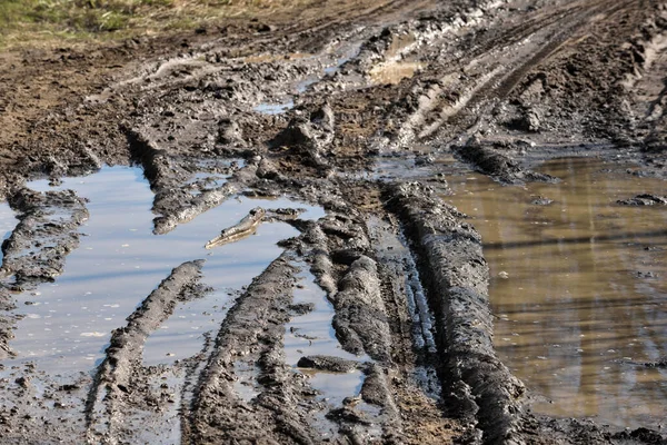 Brudna Droga Kałużami Glinianym Błotem Pęknięciami Rutami Offroad — Zdjęcie stockowe