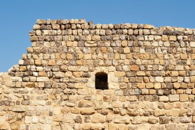 Eski kale taşından duvar dokusu. Arka plan ya da doku olarak taş duvar. Kerak Kalesi, Ürdün