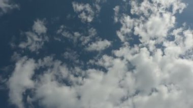 Zaman aşımı, mavi gökyüzü ve Cumulus bulutları.