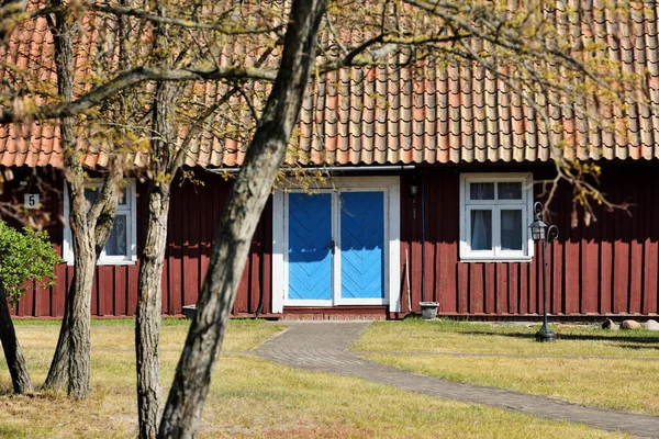 Traditional Fishermans House Pervalka Lithuania 페발카 Pervalka 리투아니아의 휴양지이다 석호와 — 스톡 사진