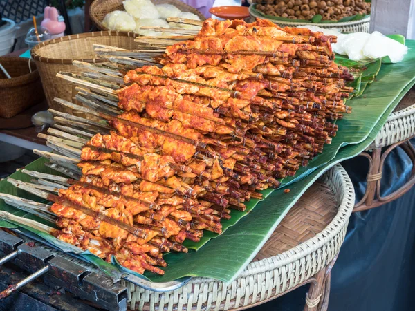 Gegrilde kip in pikante saus — Stockfoto