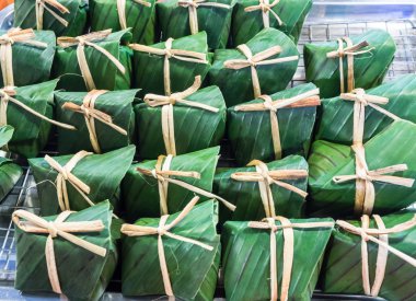 Tay tatlı - sarılı yapışkan pirinç muhallebi