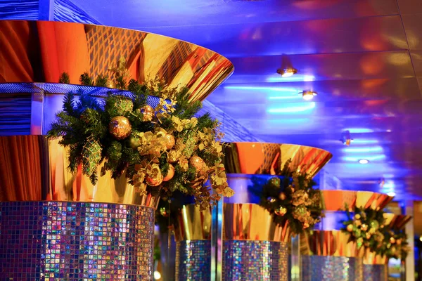 Winter decorations for tables in the reception hall — Stock Photo, Image