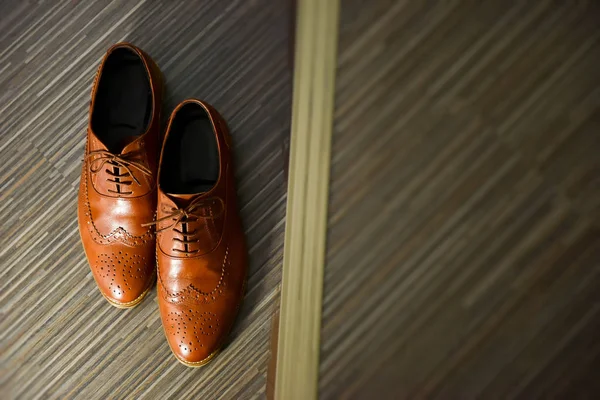 Scarpe da sposa in casa alla luce del giorno — Foto Stock