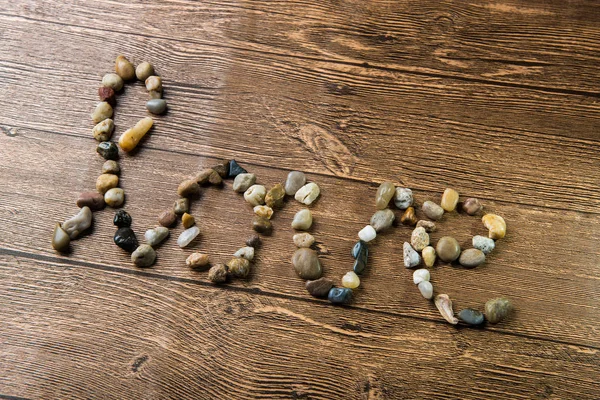 Amor Escrito Con Piedras Sobre Fondo Madera — Foto de Stock