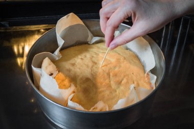 Bir pasta doneness için kontrol