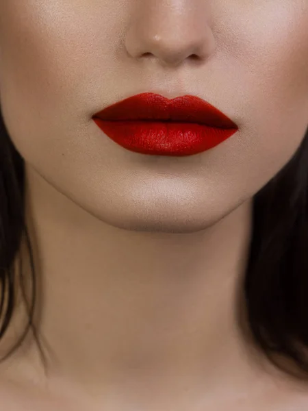 Close-up portrait of the cleanliness face of a beautiful woman w — Stock Photo, Image