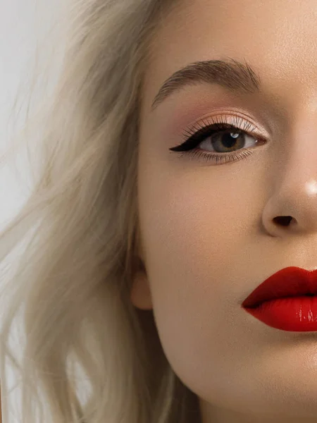 Gros Plan Beauté Visage Féminin Avec Maquillage Créatif Soirée Mode — Photo