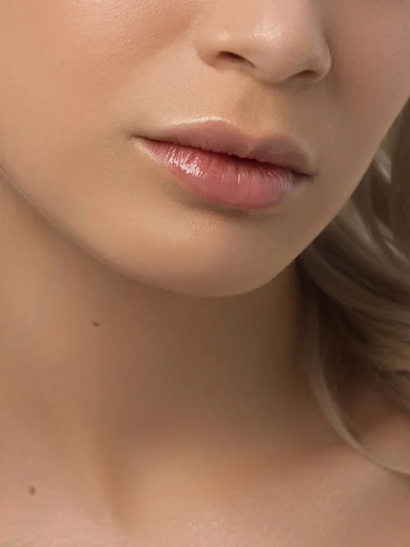 Seksuele Volle Lippen Natuurlijke Glans Van Lippen Huid Van Vrouw — Stockfoto