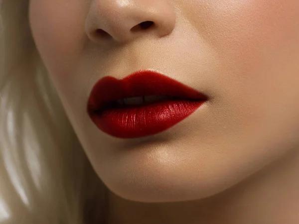 Labios Gordos Primer Plano Cuidado Labios Aumento Rellenos Macro Foto —  Fotos de Stock