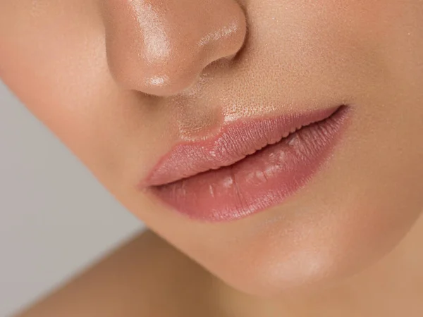 Sexuella Läppar Naturlig Glans Läppar Och Kvinnans Hud Munnen Stängd — Stockfoto