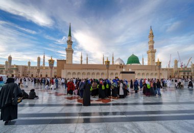 Müslümanların ibadet nabawi Camii, Medine, Suudi Arabistan için toplandı