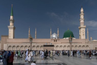 Müslümanların ibadet nabawi Camii, Medine, Suudi Arabistan için toplandı