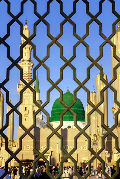Железные перила за мечетью Набави, Медина, Саудовская Аравия
