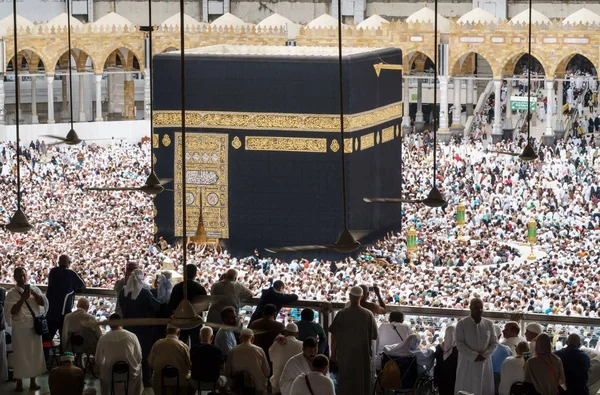 Muslims gathered in Mecca of the world's different countries. — Stock Photo, Image