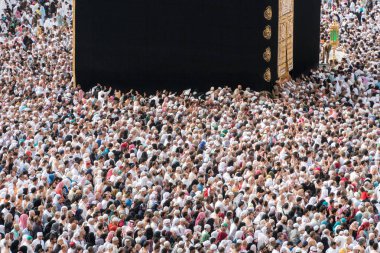 Thousands of people are making the tawaf clipart