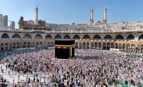 Мусульмане собрались в Мекке из разных стран мира . — стоковое фото