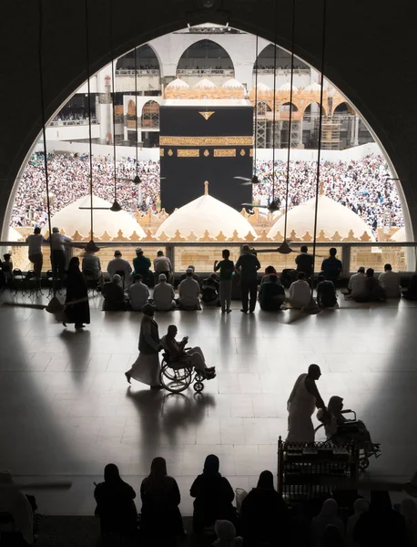 Moslims verzameld in het Mekka van de verschillende landen in de wereld. — Stockfoto