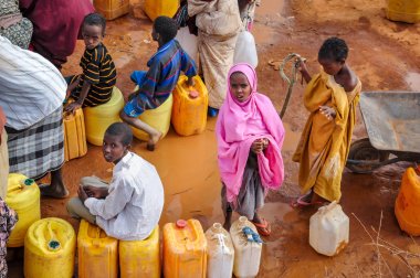  Kadın ve çocuk Dadaab mülteci kampında yaşamak 