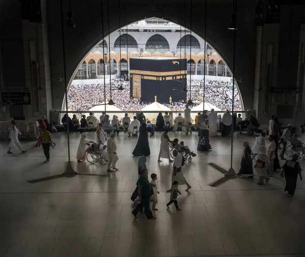 Musulmanes reunidos en La Meca de diferentes países del mundo . — Foto de Stock