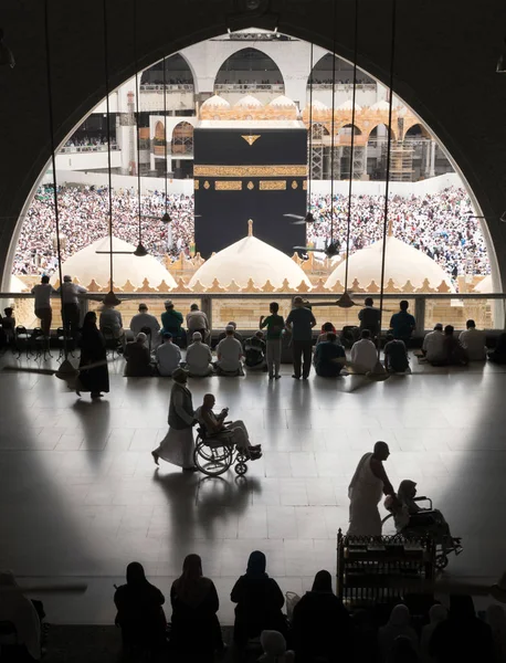 Muslims gathered in Mecca of the world's different countries. — Stock Photo, Image