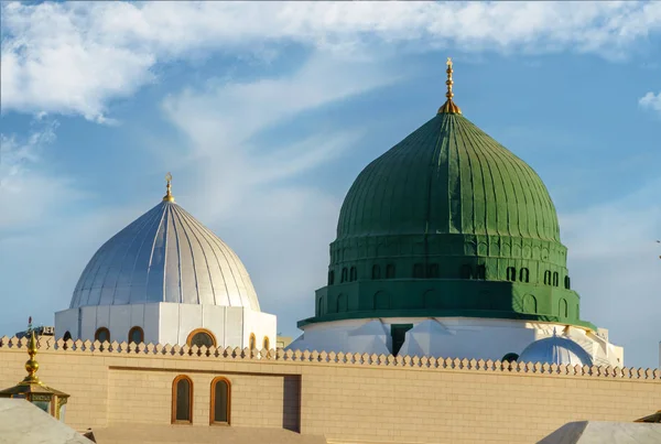 Kopuły i minarety nabavi Meczet — Zdjęcie stockowe