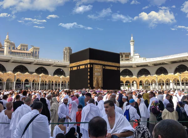 Musulmani riuniti alla Mecca dei diversi paesi del mondo . — Foto Stock